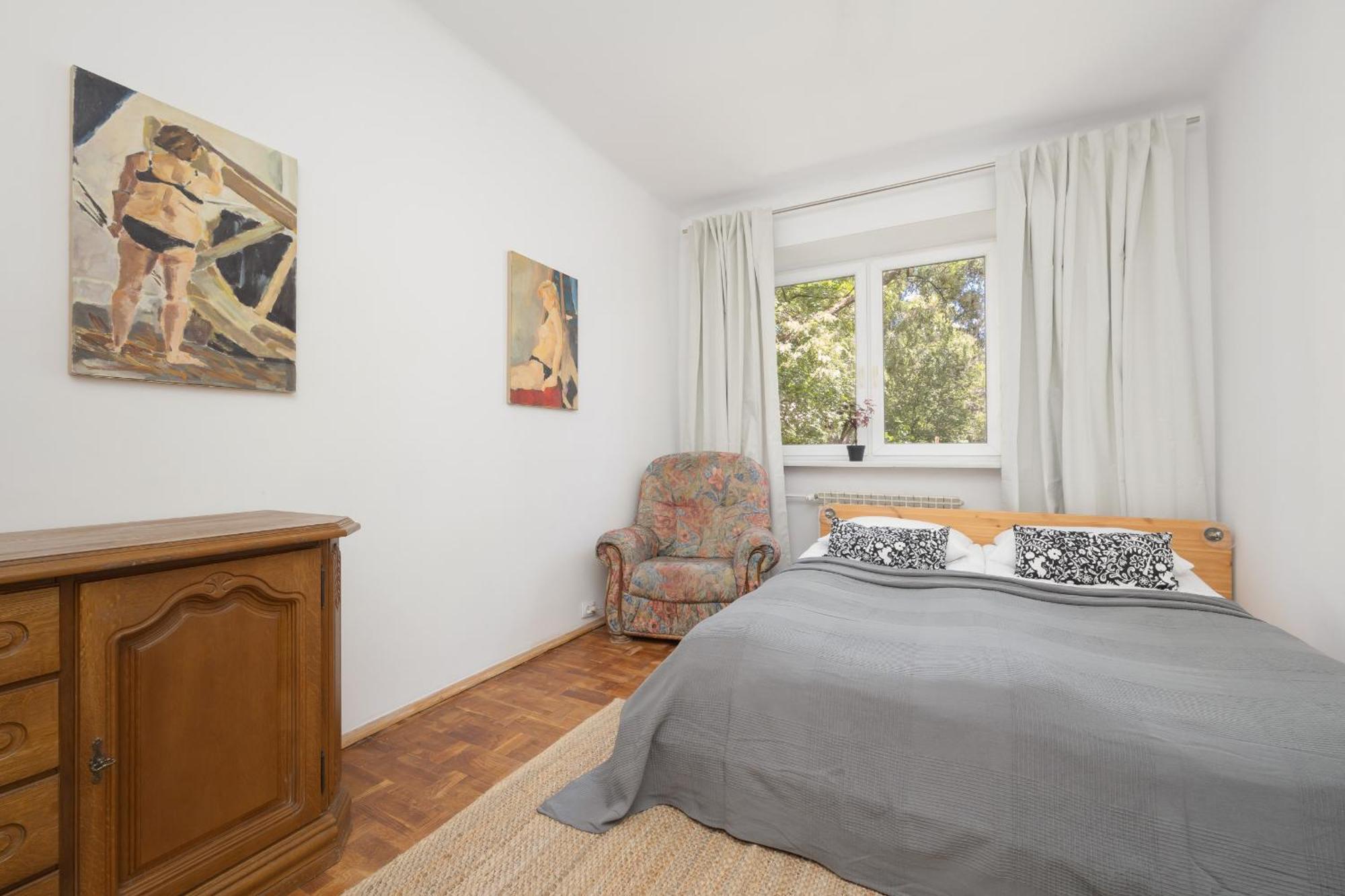 Przytulny I Tradycyjny Na Parterze W Centrum Warszawy By Renters Warschau